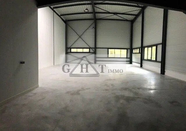 Location Entrepôt 278 m² - Photo 1