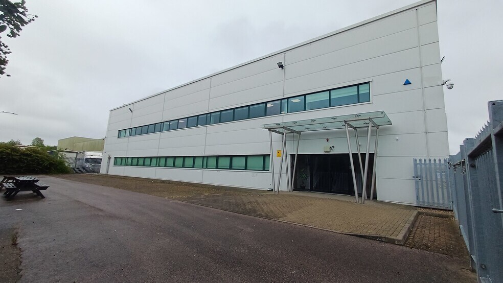 Fenton Way, Basildon to rent - Building Photo - Image 3 of 5