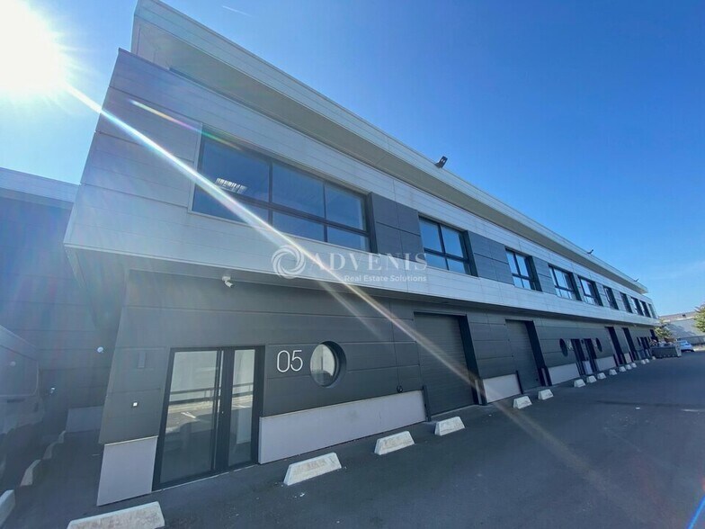 Light Industrial in Les Pavillons-sous-Bois to rent - Building Photo - Image 1 of 8