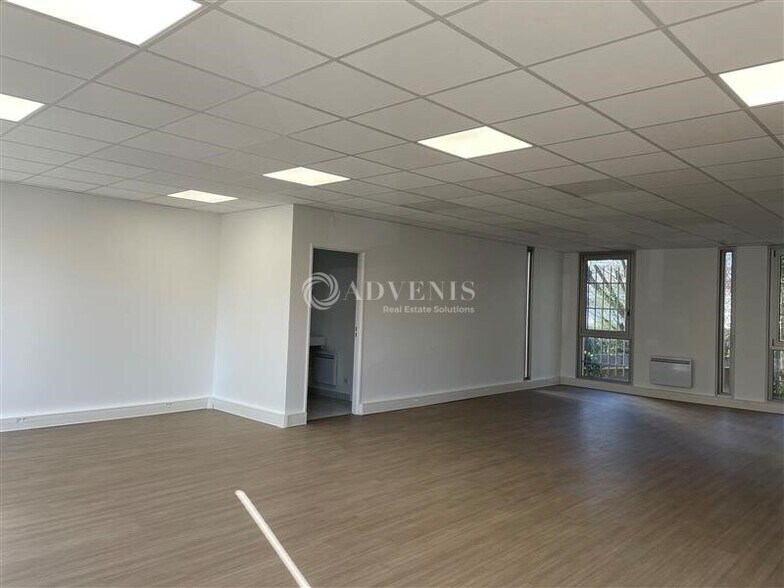 Office in Vélizy-Villacoublay to rent - Interior Photo - Image 3 of 5