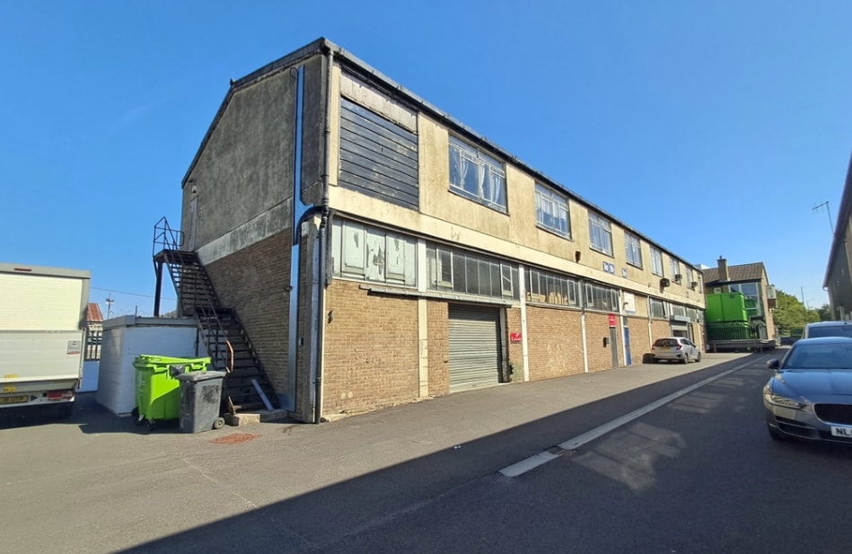 87 Beddington Ln, Croydon to rent Building Photo- Image 1 of 4