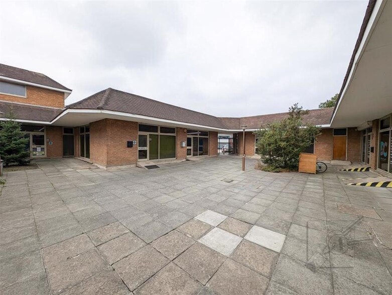 Sir Thomas Longley Rd, Rochester to rent - Building Photo - Image 3 of 4