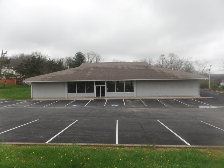 102 Harry Sauner Rd, Hillsboro, OH for sale - Building Photo - Image 1 of 1