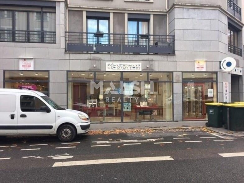Retail in Lyon to rent - Building Photo - Image 3 of 5