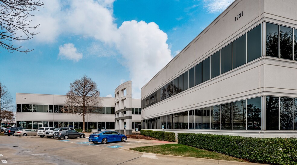 1701 E Lamar Blvd, Arlington, TX for rent - Building Photo - Image 1 of 14