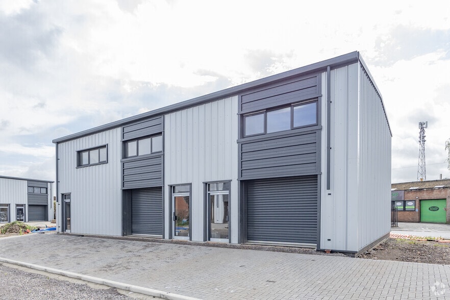 10-12 Lower Tuffley Ln, Gloucester for sale - Primary Photo - Image 2 of 5