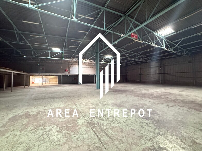 155 Rue Du Dirigeable, Aubagne to rent - Building Photo - Image 1 of 4