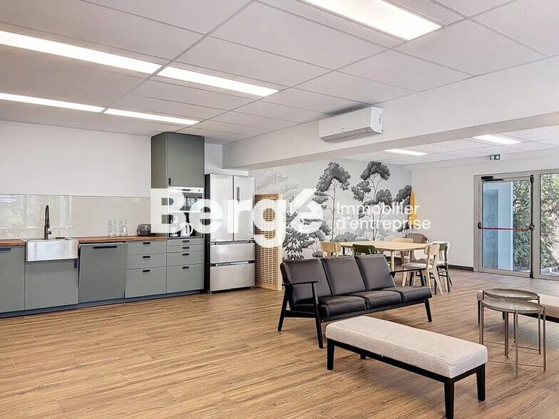 Office in Valbonne to rent - Building Photo - Image 2 of 22