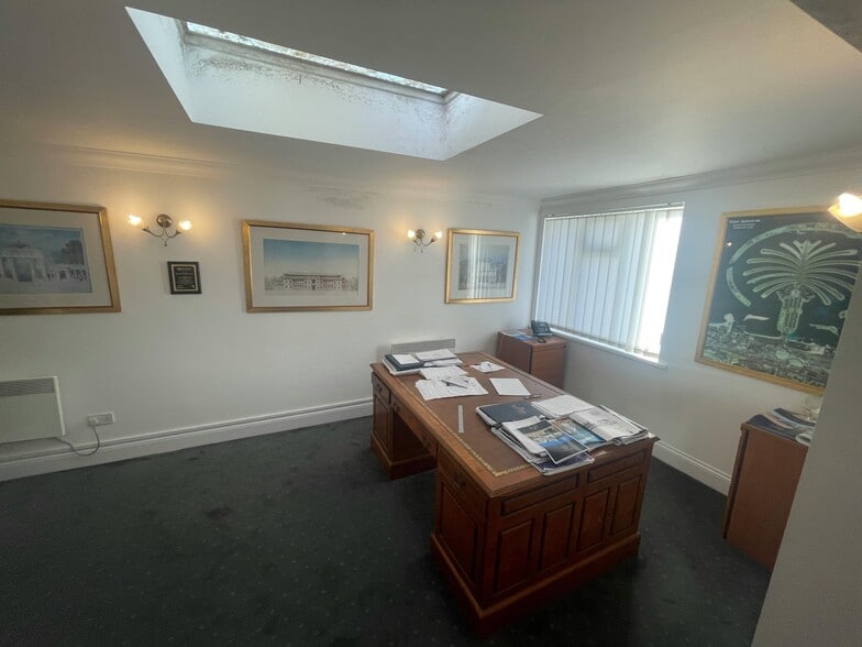 264 Sandbanks Rd, Poole to rent - Building Photo - Image 3 of 6