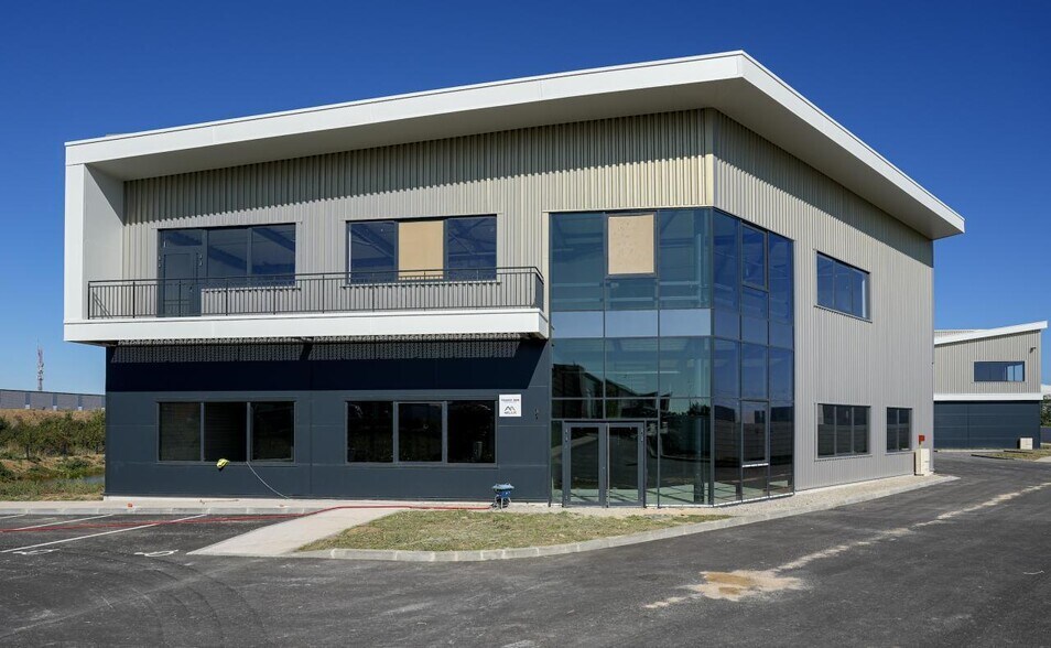 Light Industrial in Villebon-sur-Yvette for sale - Building Photo - Image 1 of 7