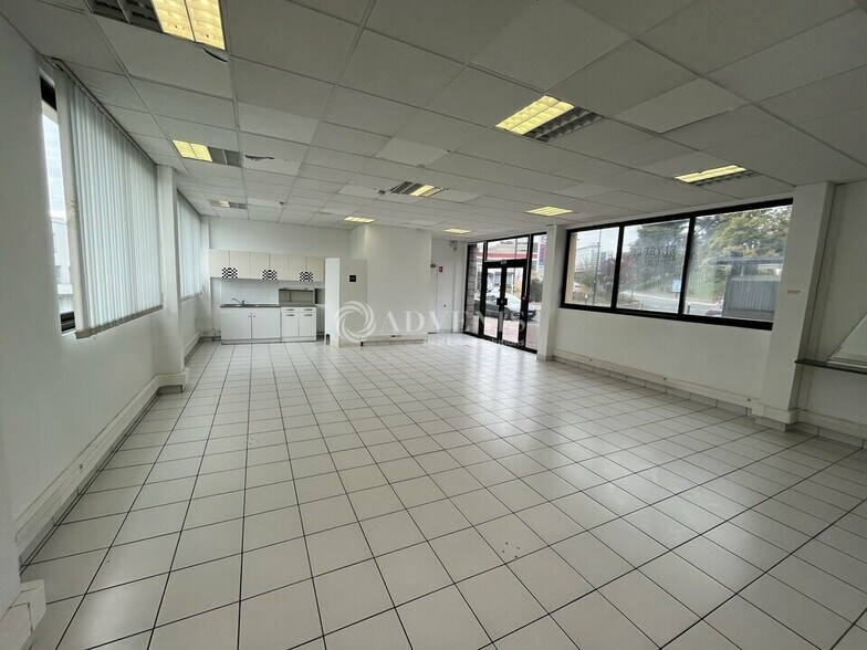 Office in Joinville-le-Pont to rent - Interior Photo - Image 3 of 5
