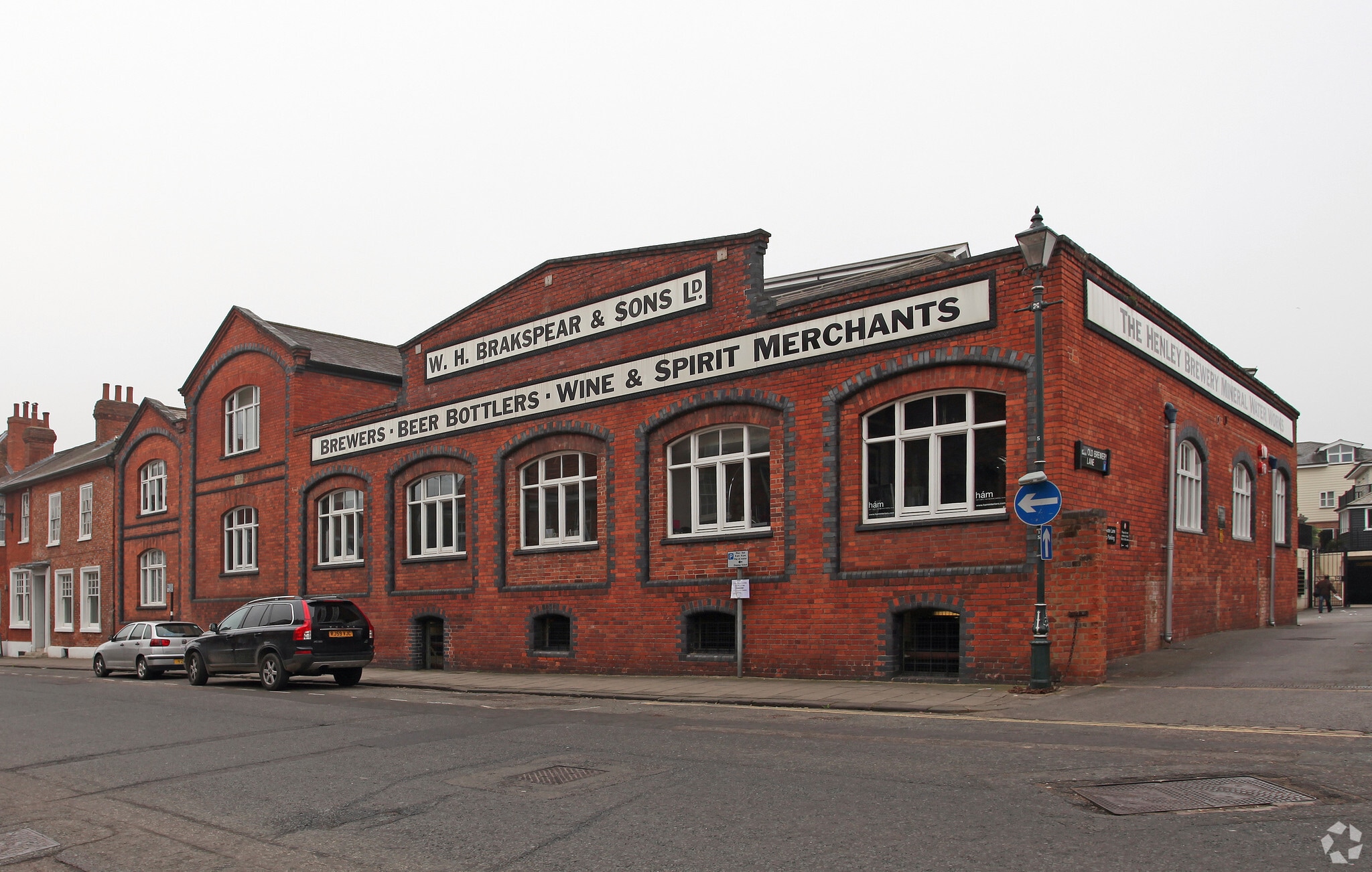 21 Old Brewery Ln, Henley On Thames for sale Primary Photo- Image 1 of 39