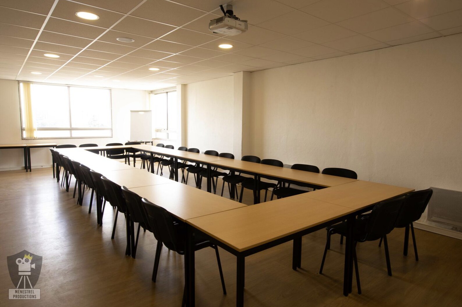 Office in Ris-Orangis to rent Interior Photo- Image 1 of 2