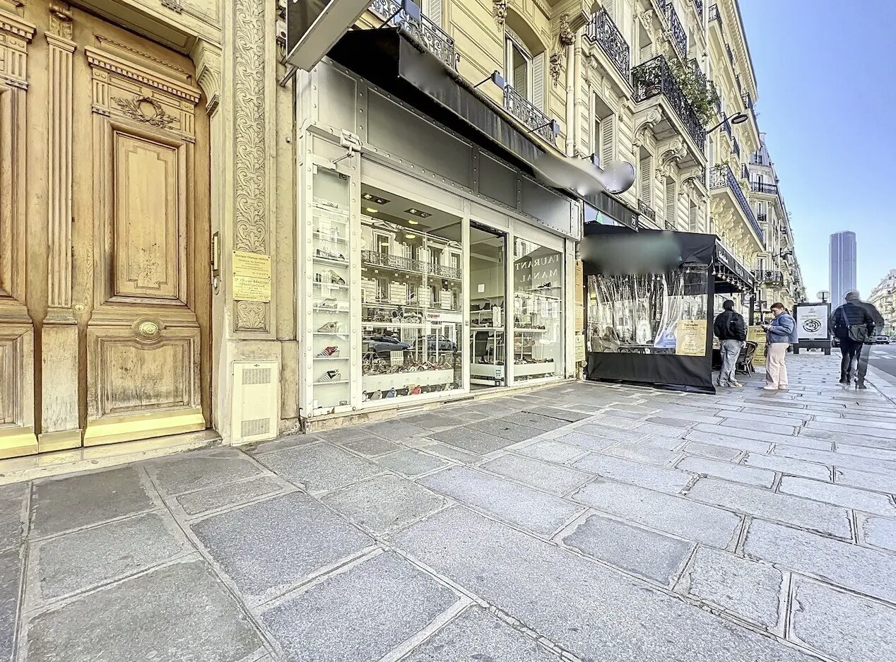 Rue De Rennes, Paris to rent Building Photo- Image 1 of 3