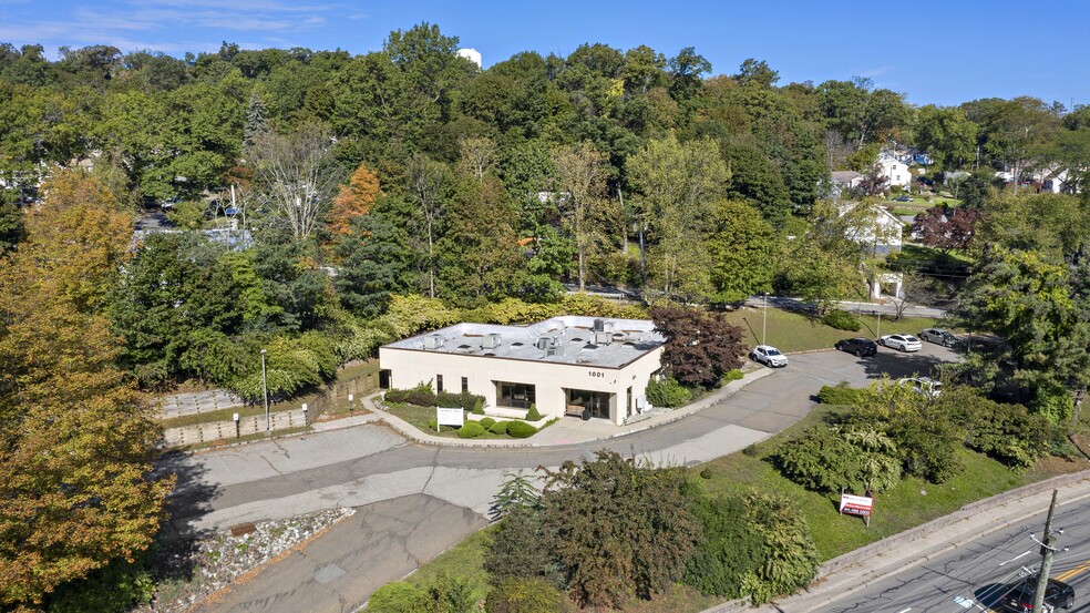 1001 Pleasant Valley Way, West Orange, NJ for rent - Building Photo - Image 1 of 7