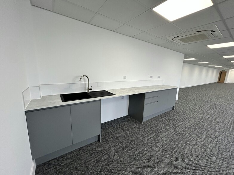 Highlands Rd, Solihull to rent - Building Photo - Image 3 of 14