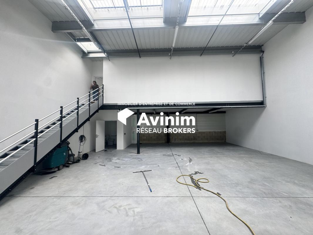 Industrial in Stains to rent Interior Photo- Image 1 of 4