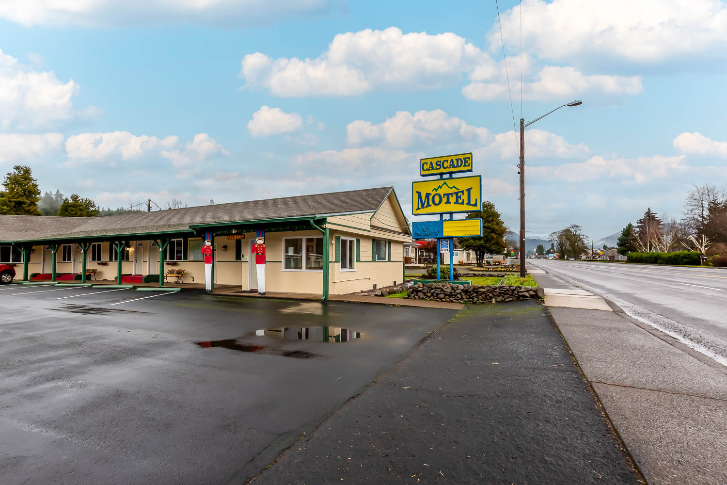 Cascade Motel & Self Storage portfolio of 2 properties for sale on LoopNet.co.uk Building Photo- Image 1 of 51