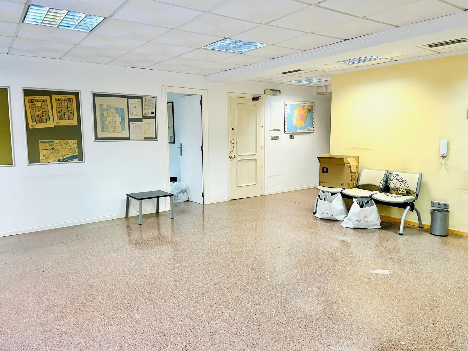Office in Elche, Alicante to rent Interior Photo- Image 1 of 16