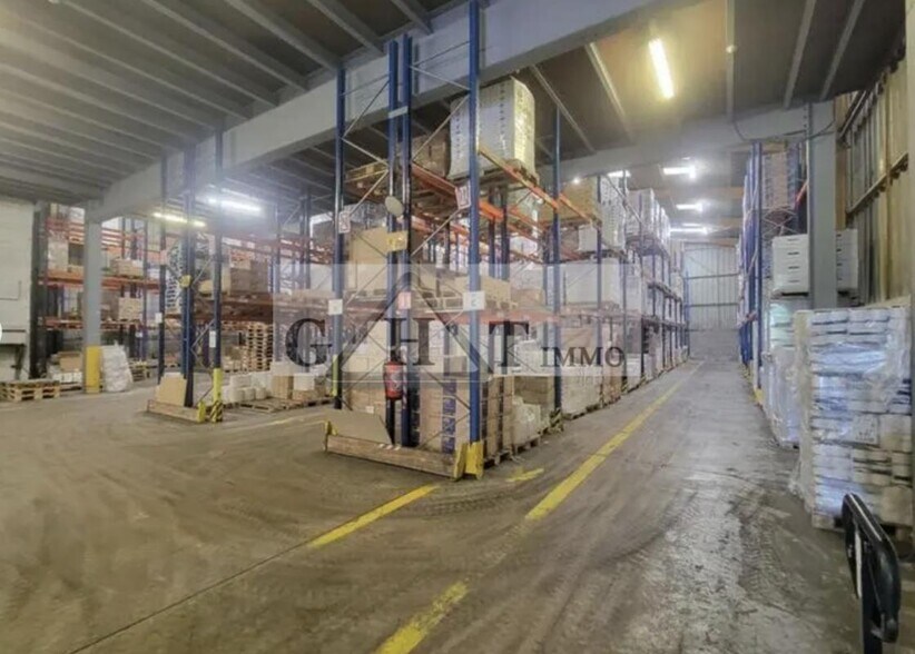 Industrial in Villeneuve-la-Garenne to rent - Interior Photo - Image 2 of 3