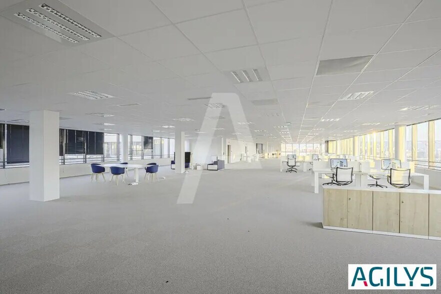 Office in Massy to rent - Building Photo - Image 2 of 16