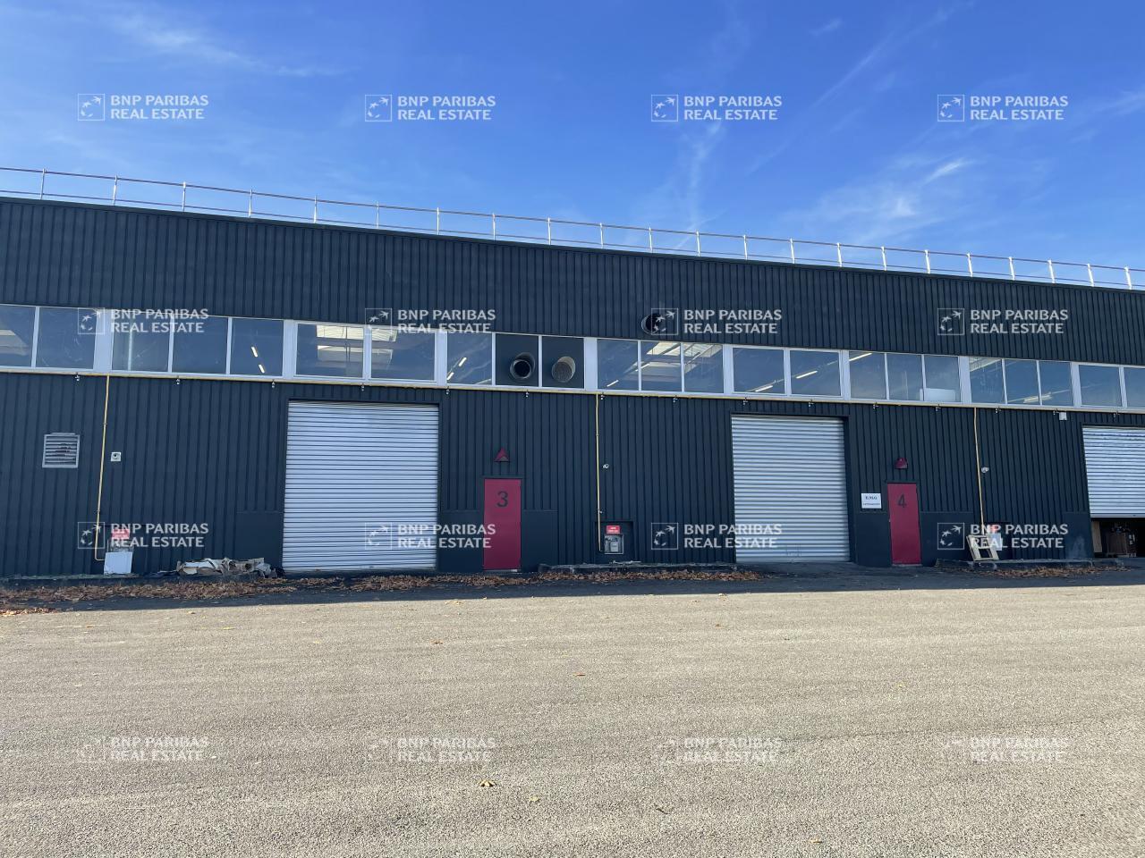 Light Industrial in Coignières to rent Building Photo- Image 1 of 16