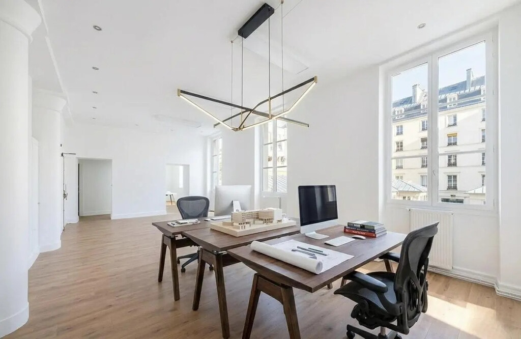 Location Bureaux 155 m² - Photo 1