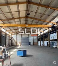 Light Industrial in Vaulx-en-Velin to rent Interior Photo- Image 2 of 2