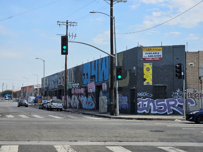 1528 E 16th St, Los Angeles, CA for rent - Building Photo - Image 3 of 15