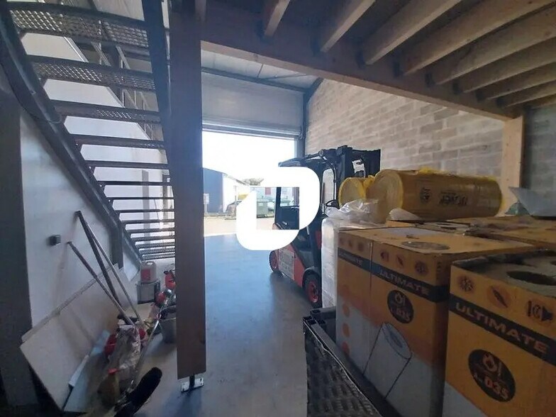 Light Industrial in Eysines to rent - Interior Photo - Image 3 of 9