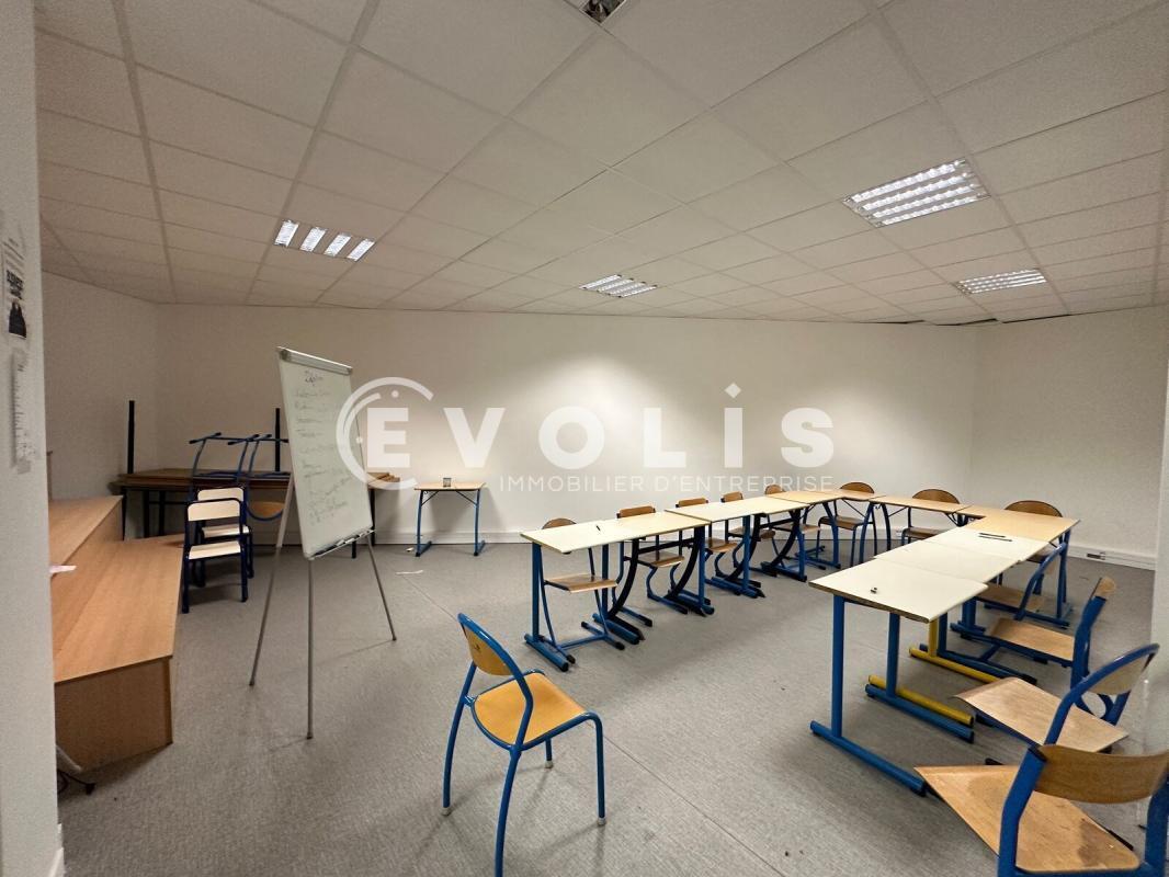 Office in Bagneux to rent Interior Photo- Image 1 of 25