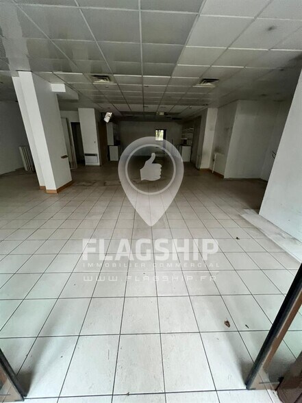 Retail in Levallois-Perret to rent - Interior Photo - Image 2 of 9