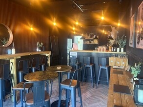 592 Bolton Rd, Manchester to rent Interior Photo- Image 2 of 5