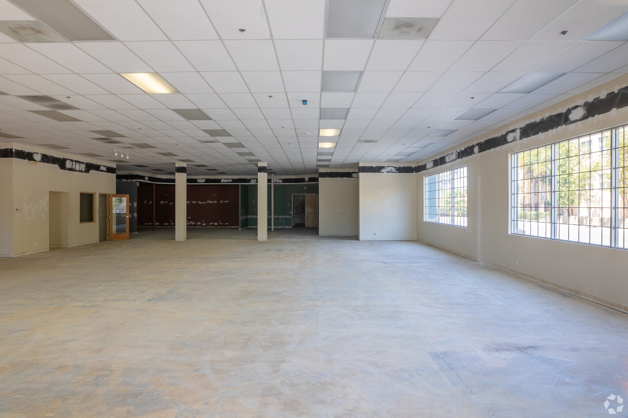 385-421 N Escondido Blvd, Escondido, CA to rent Interior Photo- Image 1 of 10