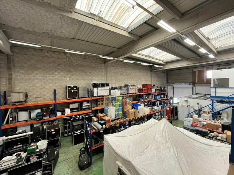 Light Industrial in Gennevilliers to rent - Interior Photo - Image 2 of 7