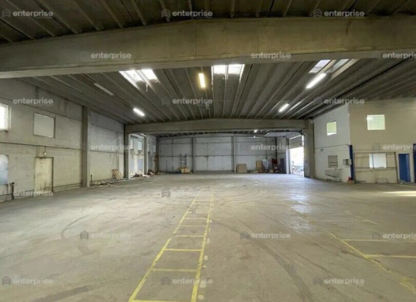 Light Industrial in Fretin to rent - Interior Photo - Image 2 of 2