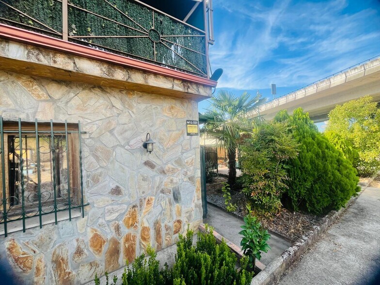 Retail in Ponferrada, León to rent - Building Photo - Image 3 of 9