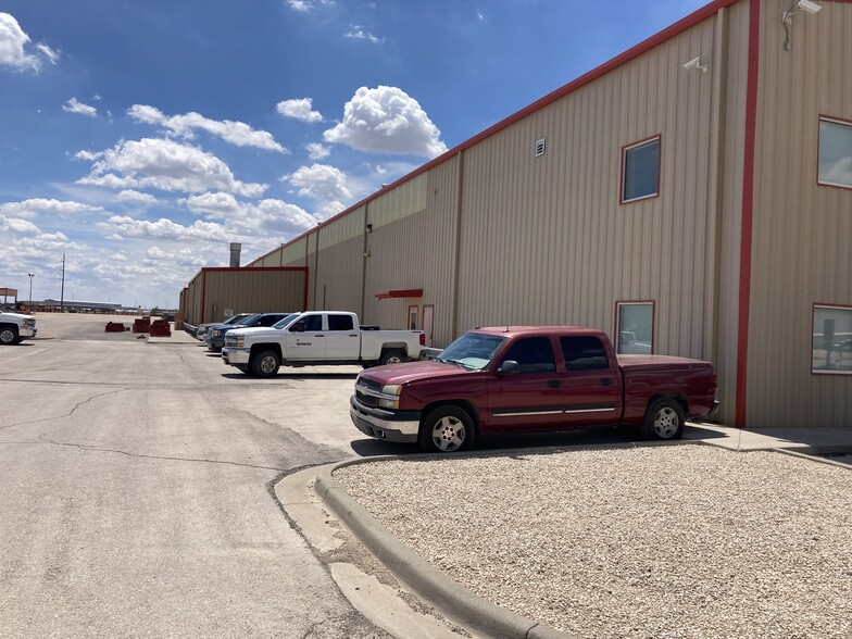 3215 N Enterprise Dr, Hobbs, NM for sale - Building Photo - Image 2 of 17