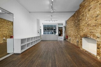 32 Charlotte Rd, London to rent Interior Photo- Image 2 of 5