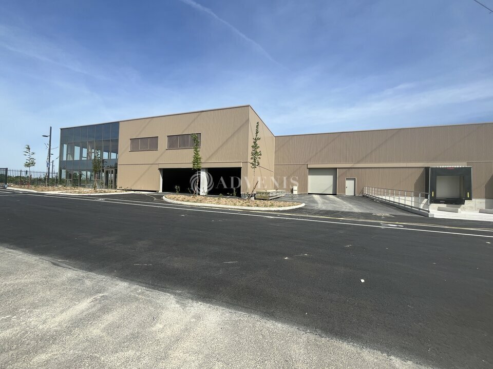 Industrial in Tremblay-en-France for sale Building Photo- Image 1 of 9