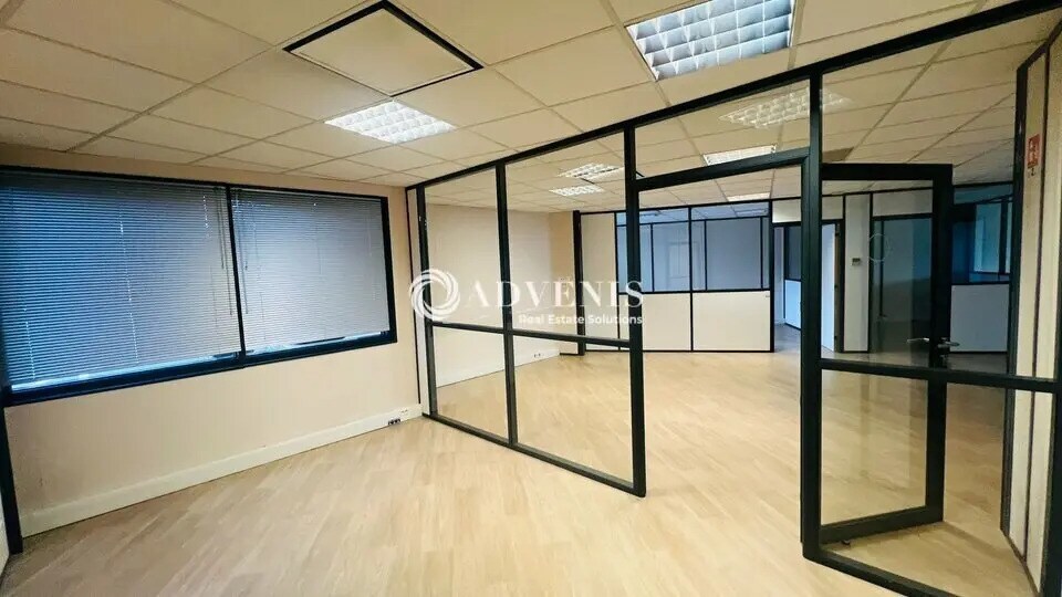 Office in Mérignac to rent Interior Photo- Image 1 of 6