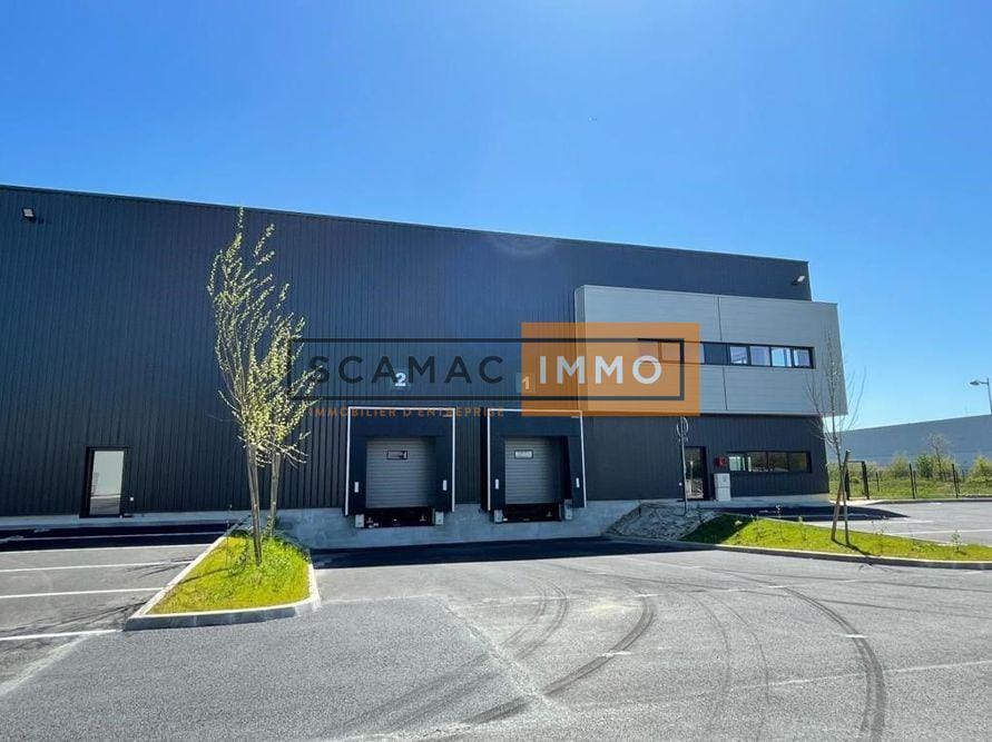 Location Entrepôt 2 204 m² - Photo 1