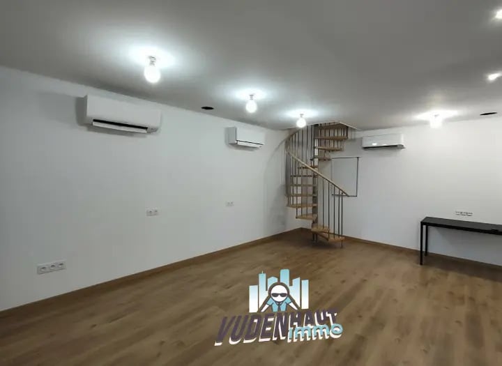 Location Bureaux 180 m² - Photo 1