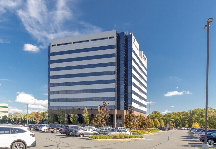 90 Woodbridge Center Dr, Woodbridge, NJ to rent - Building Photo - Image 2 of 13