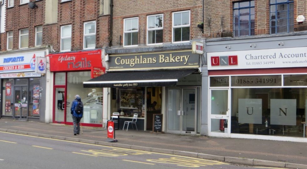 19 Croydon Rd, Caterham to rent - Primary Photo - Image 1 of 1