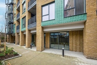2 Varcoe Rd, London to rent Building Photo- Image 1 of 7