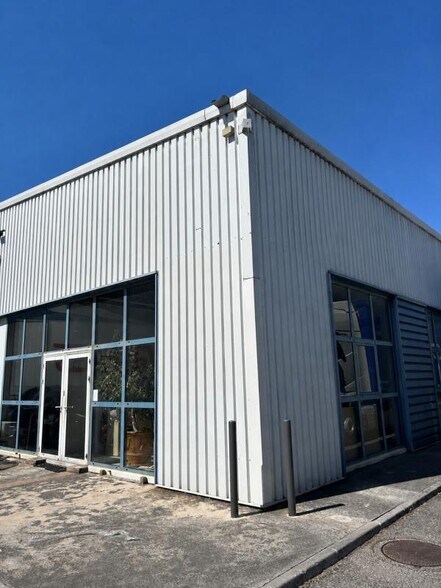 Industrial in Gémenos to rent - Building Photo - Image 2 of 5