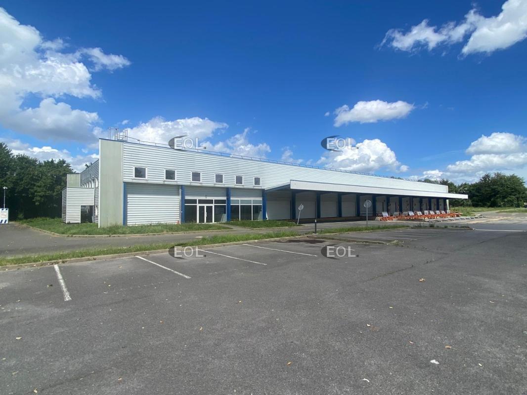 Industrial in Ferrières-en-Brie to rent Building Photo- Image 1 of 14