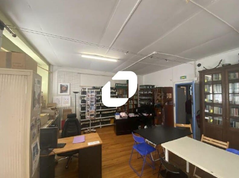 Office in Paris for sale - Interior Photo - Image 2 of 3