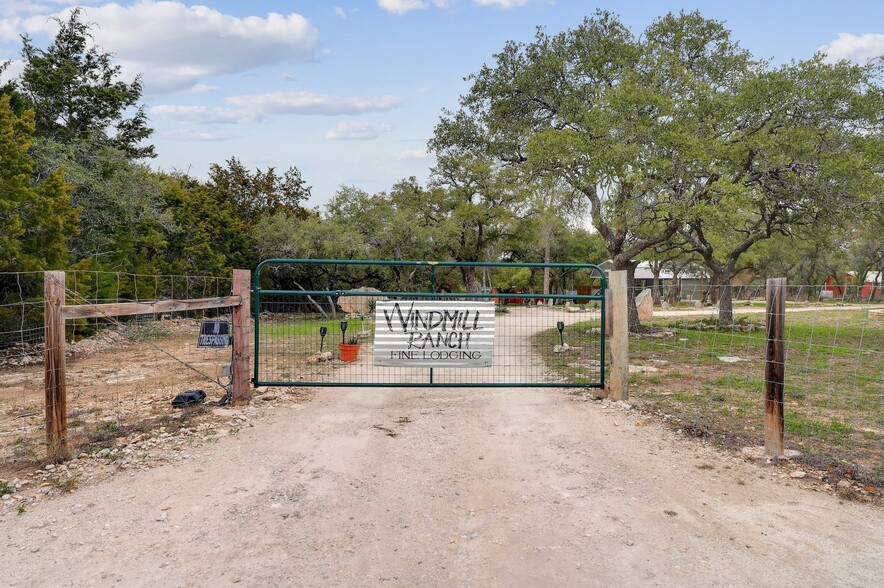 2185 Lone Man Mountain Rd, Wimberley, TX for sale - Primary Photo - Image 1 of 1